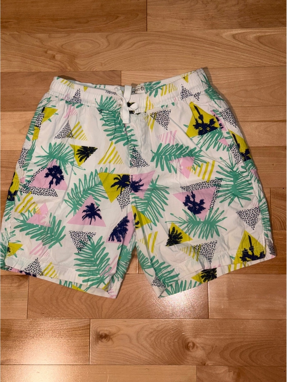 Free Planet Men's Small Tropical Print Board EUC